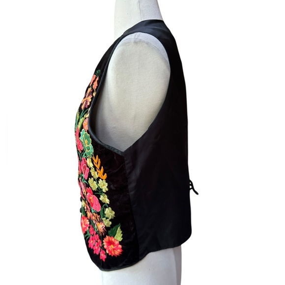 1990s Floral Embroidered Velvet Button Closure Vest - Picture 4 of 6
